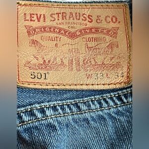 Distressed GUC Levi’s 501 Jeans 33x34